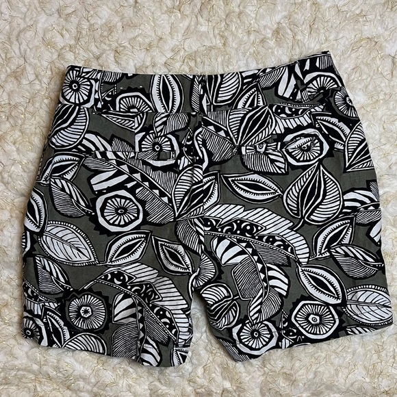 ⭐️LOFT Linen Blend Shorts - Picture 2 of 4